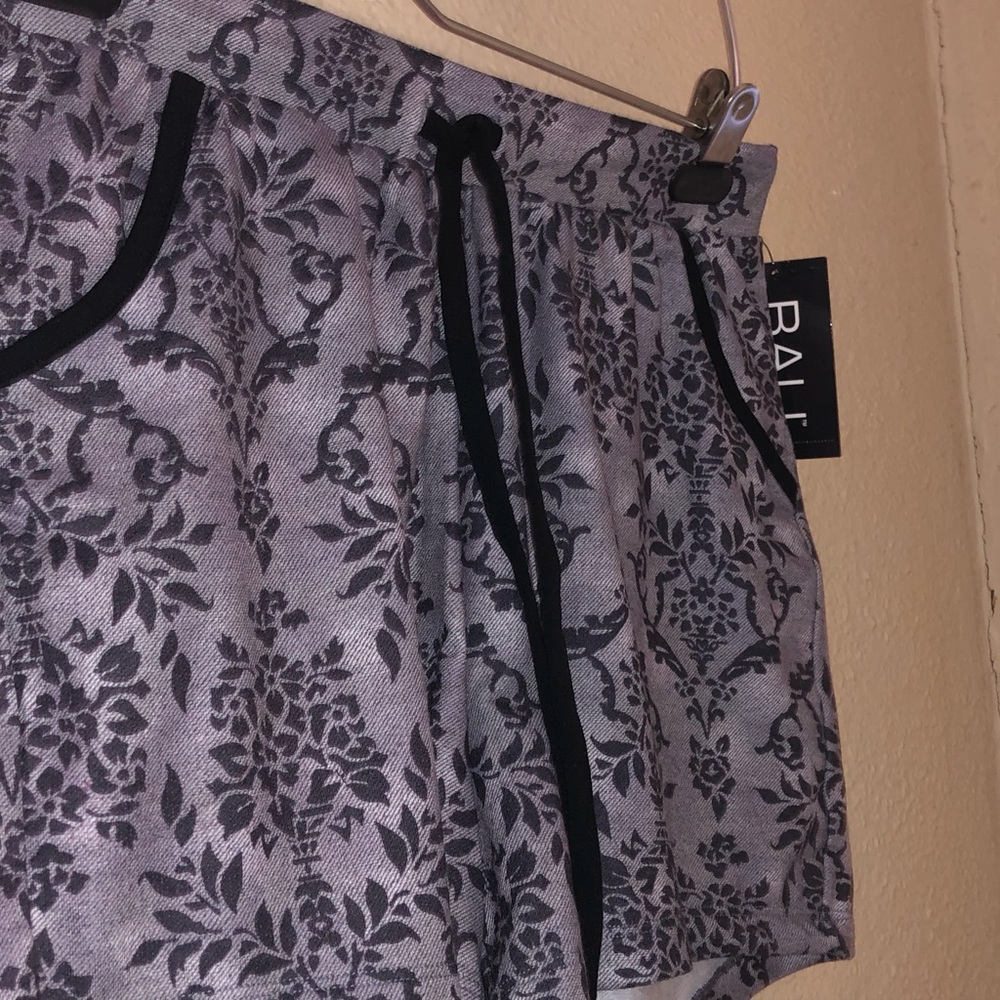 Bali 2pc pajama set size medium - Picture 4 of 10